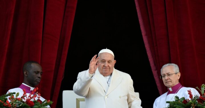 Papa Francisco llamó a la reconciliación y la paz en su mensaje «Urbi et Orbi»