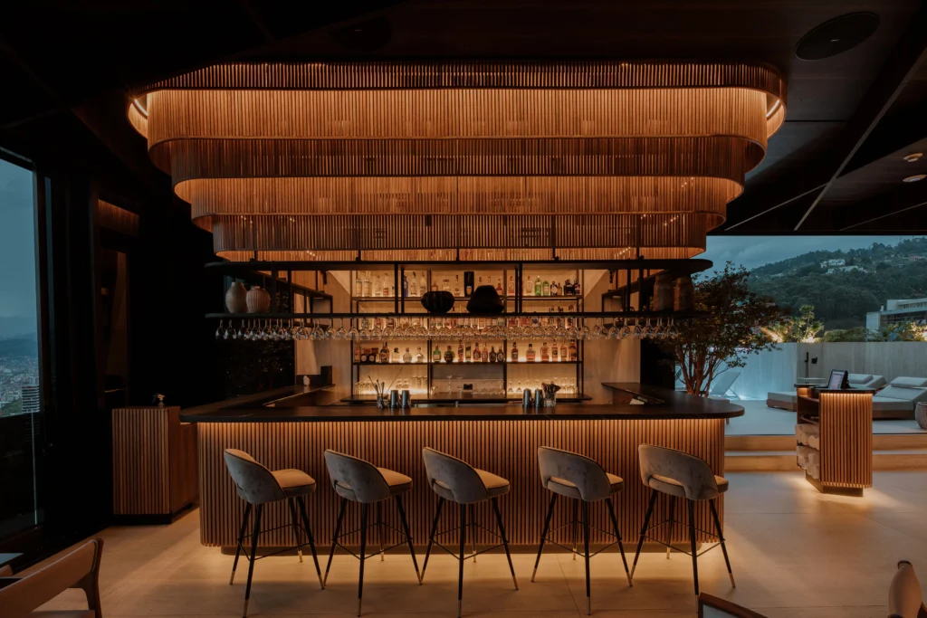 Etro Rooftop impulsa oferta nocturna en Binn Hotel Medellín