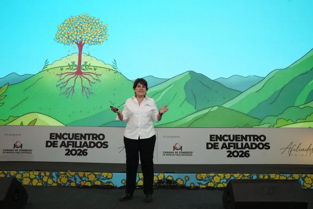 Lina Vélez , presidenta de la Cámara de Comercio de Medellín, destaca papel de empresas en crecimiento.