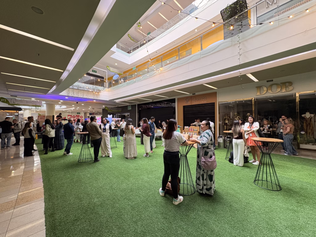 Santafé Medellín abrió espacio para activaciones de marca y experiencias comerciales