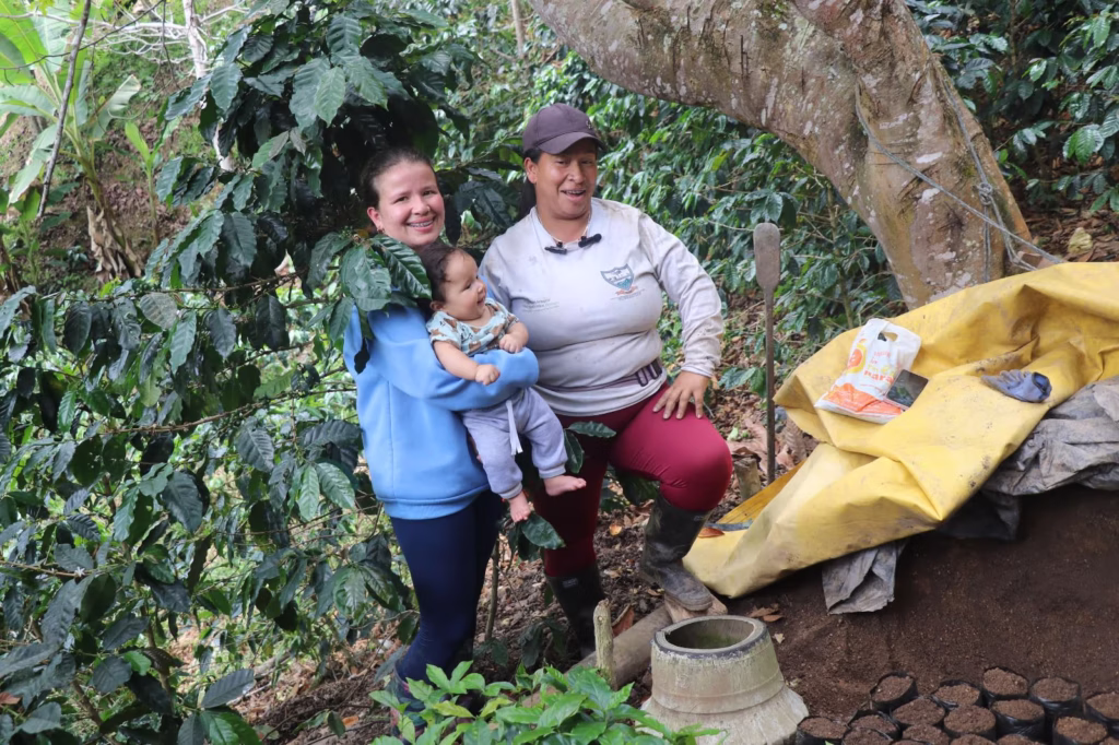 Mujeres productoras del campo de Antioquia, se benefician de este crédito.