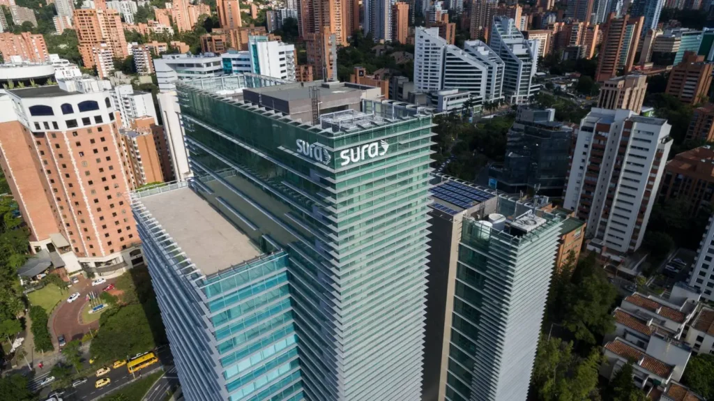 SURA mantiene utilidades en 2026 pese a impuesto al patrimonio