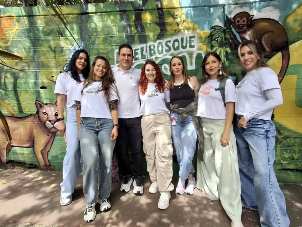 Murales de TOSH que absorben CO2 llega a Medellín.