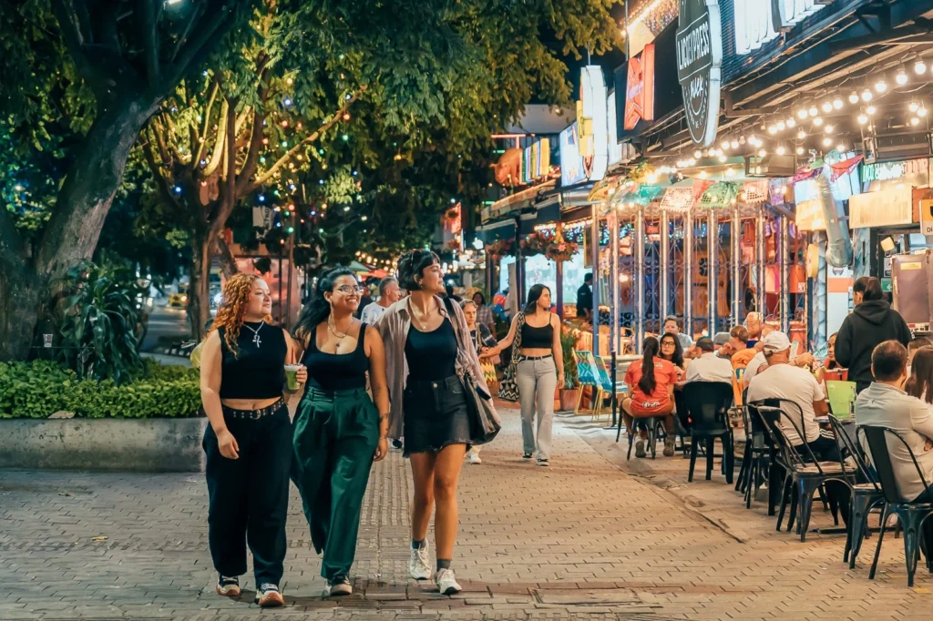El Día del Padre y el Mundial impulsan el consumo y el comercio en Medellín.