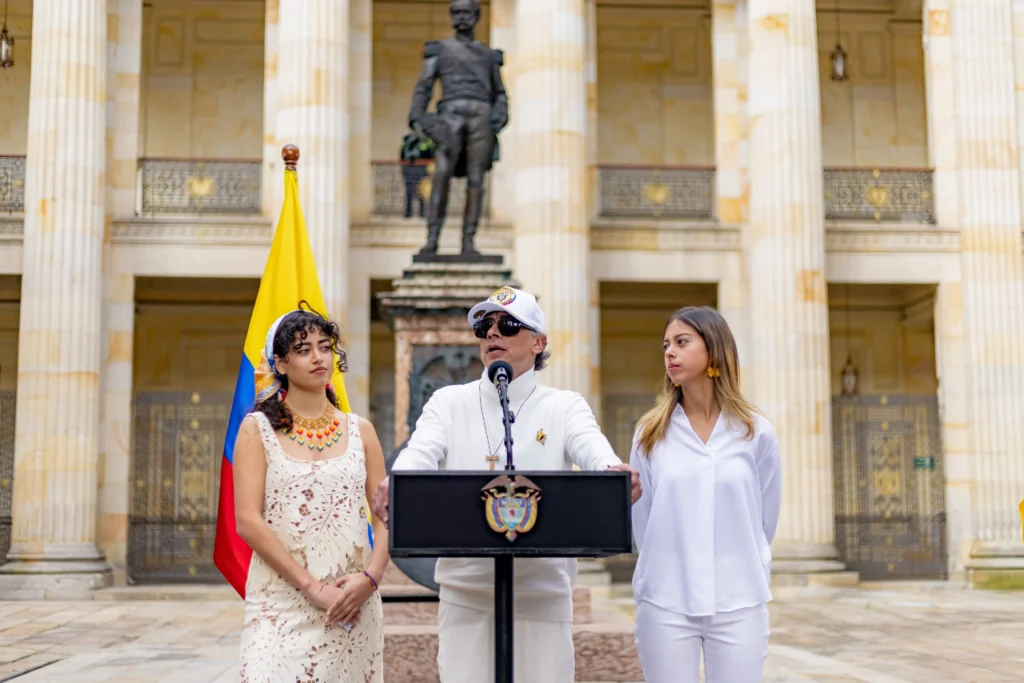 Petro propone entregar Gobierno hoy mismo