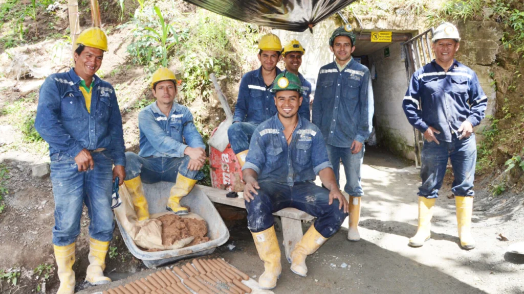 Antioquia fortalece la formalización minera con consultorios