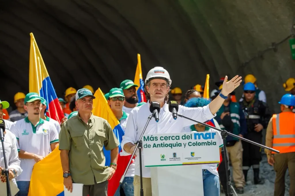 Medellín define agenda con presidente electo para seguridad y obras.