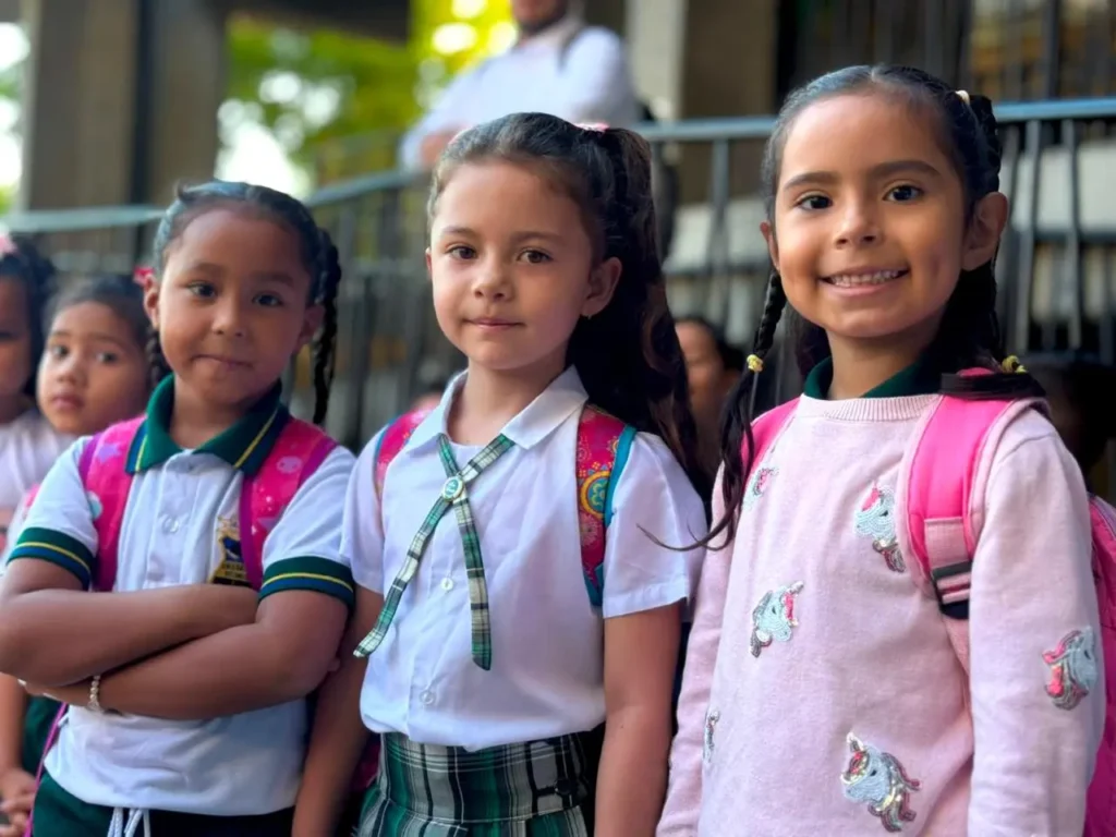 270.000 estudiantes regresan a clases en Medellín