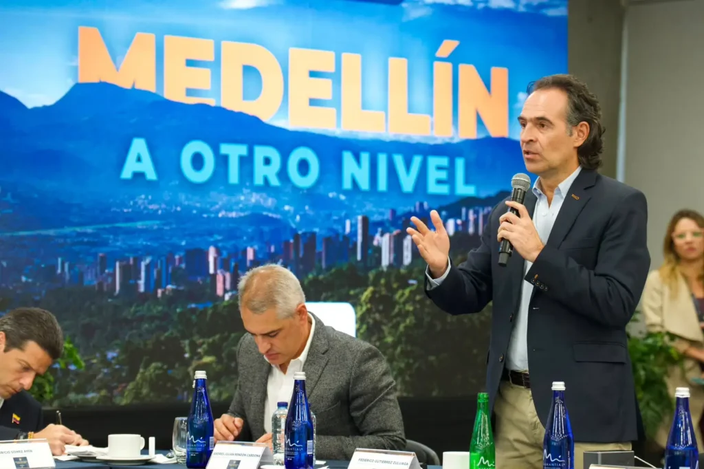 Medellín presenta al presidente electo agenda de proyectos prioritarios