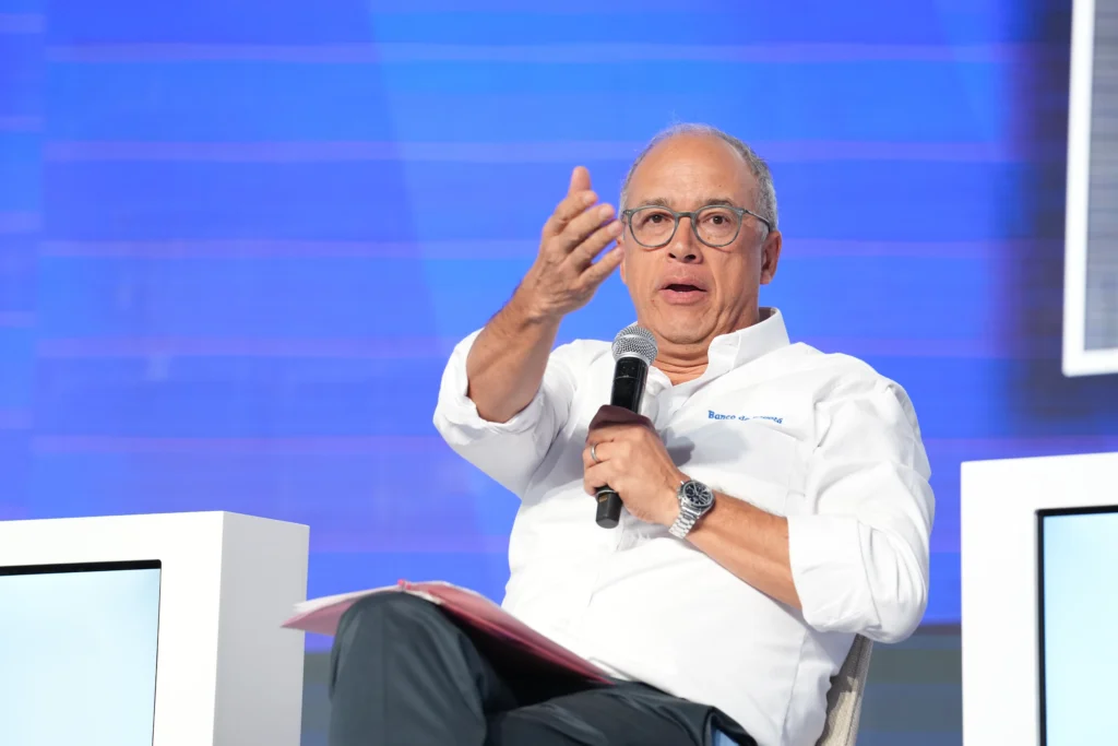 Juan Carlos Echeverry destacó el impacto económico de la reconstrucción.