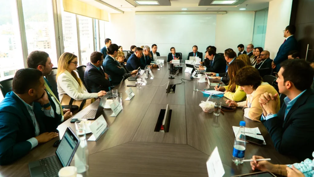 Ministro de Comercio, Industria y Turismo se reúne con gremios para impulsar la reactivación empresarial.