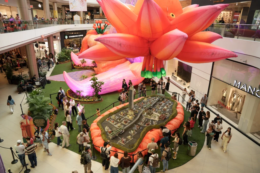 Orquídea gigante de Viva Envigado impulsa turismo en Feria de las Flores