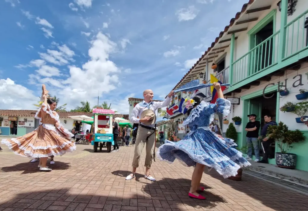 El Peñol Sobresale: turismo, identidad e inversión