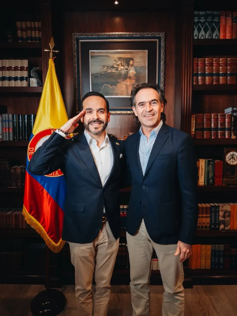 Afinia busca salida a crisis financiera de $1,2 billones