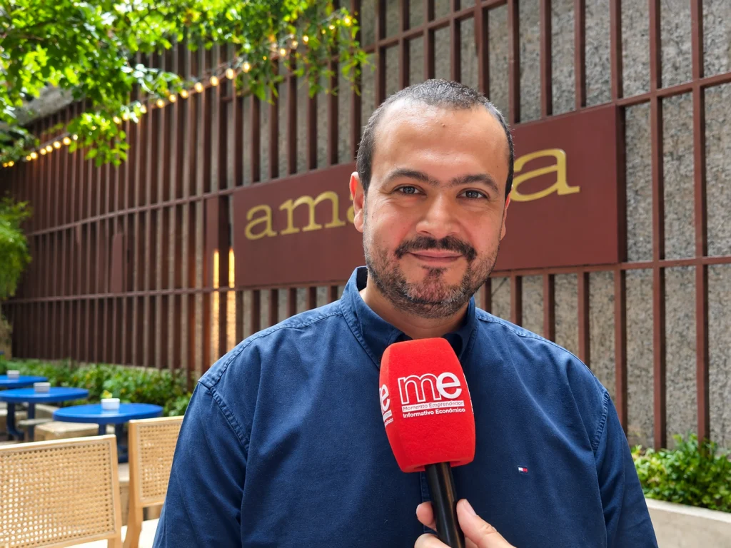 Álvaro Ponce, director de Operaciones y Ventas de DIRECTV, explicó la estrategia de Flex para integrar televisión y plataformas digitales. Foto Momento Emprendedor
