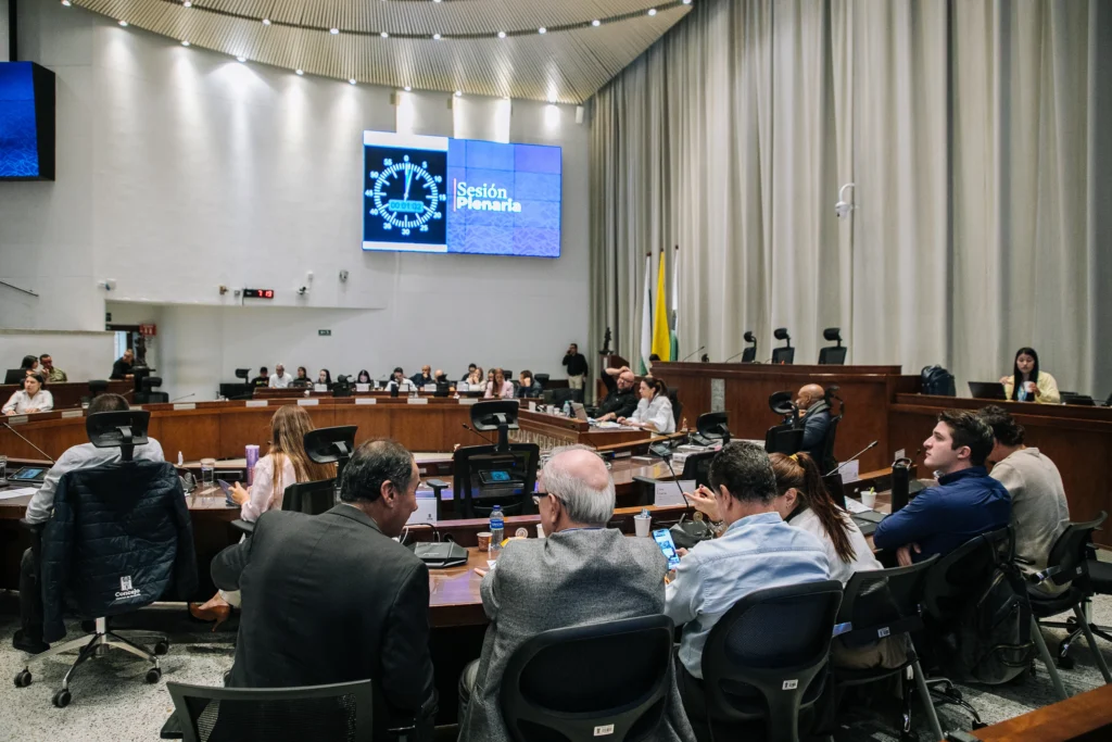 Medellín revisa su POT con foco en vivienda y turismo.