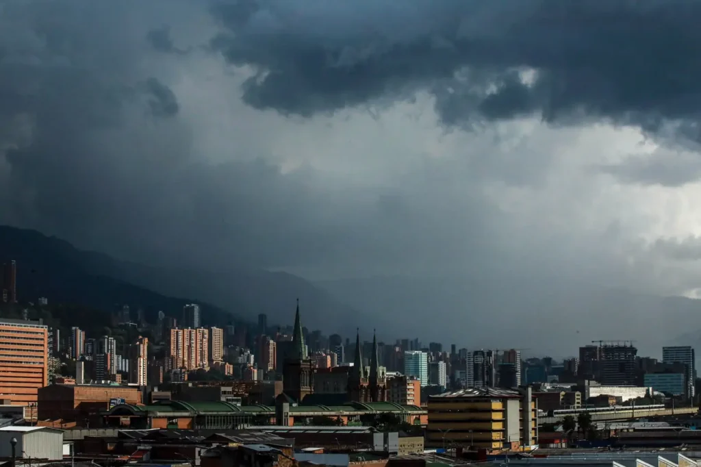 ¿Por qué llovió tan fuerte en Medellín el 5 de octubre?