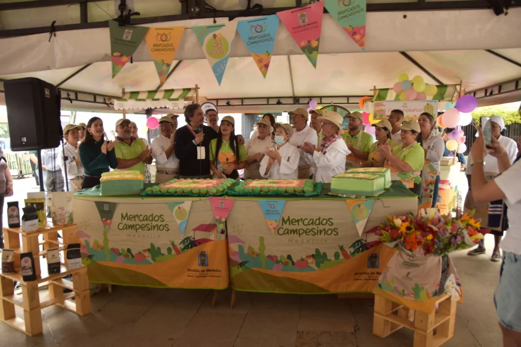 Mercados Campesinos amplía sus ventas y llega a nuevos sectores de Medellín.
