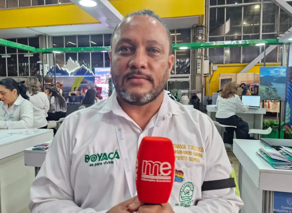 Robinson Romero, operador turístico de Puerto Boyacá, promociona el turismo de naturaleza en el río Magdalena y la Serranía de las Quinchas.